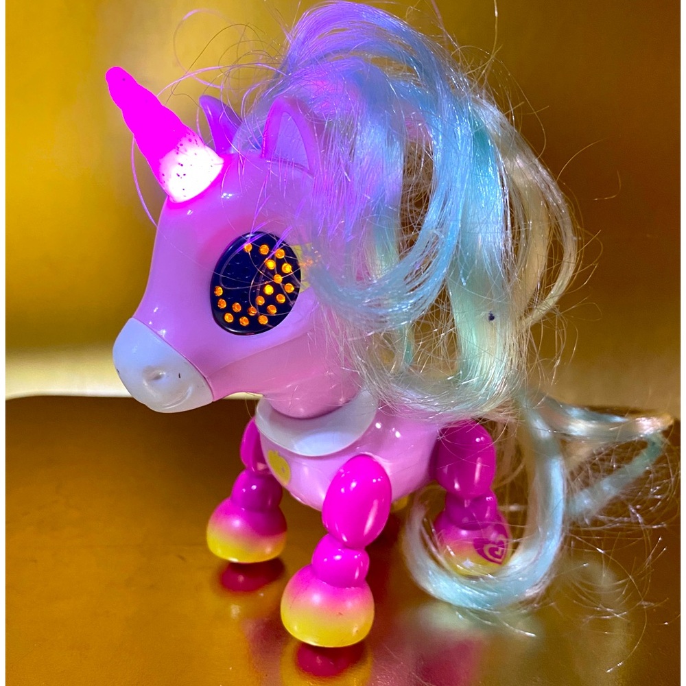 ZOOMER ZUPPS TINY UNICORN INTERACTIVE TOY w/SOUND & EYES & HORN LIGHT UP